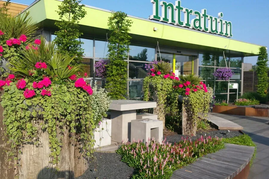Verbouwing Intratuin, Hoorn (Nederland) 2004