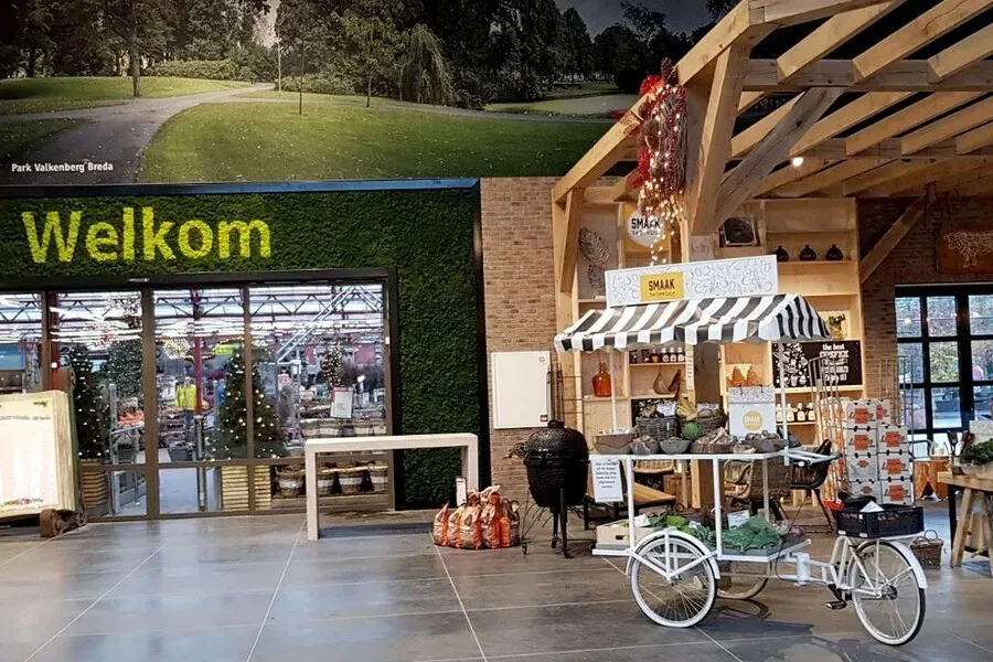 Vernieuwde ingang Intratuin Breda