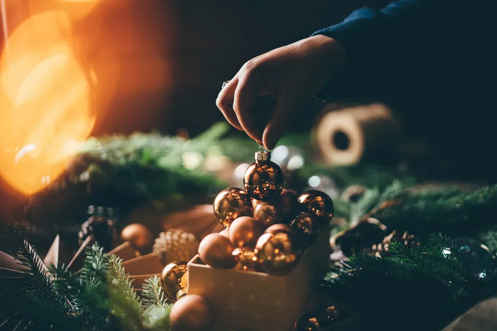 christmas-decoration-and-christmas-present-2021-12-09-06-10-05-utc.hmjJnHL.webp christmas-decoration-and-christmas-present-2021-12-09-06-10-05-utc.hmjJnHL.webp